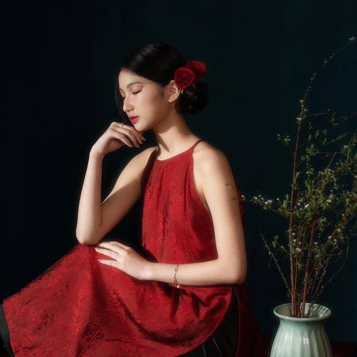 Nàng Mơ xuất hiện hoảng loạn, bật khóc trong livestream