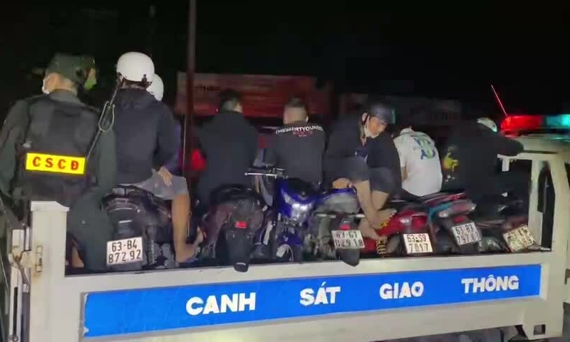 Bắt cô gái 19 tuổi cầm đầu nhóm 