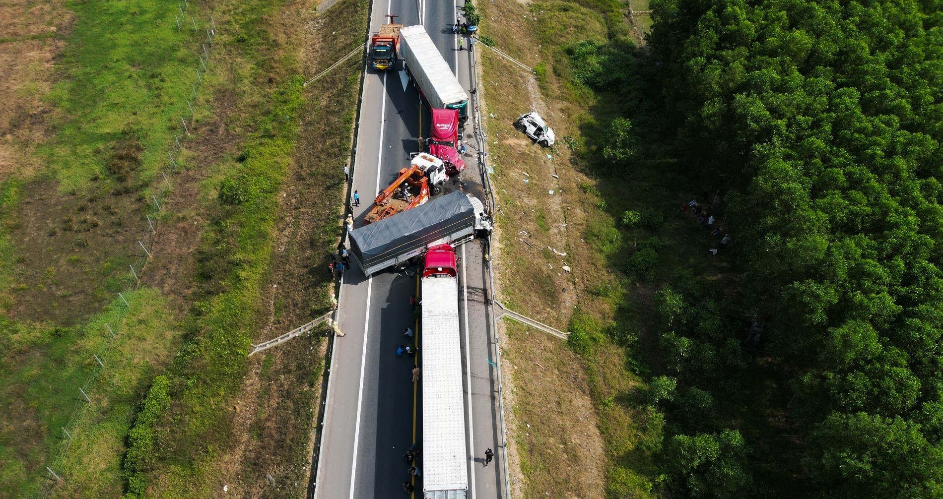 Những bất cập 'chết người' trên tuyến cao tốc Cam Lộ - La Sơn