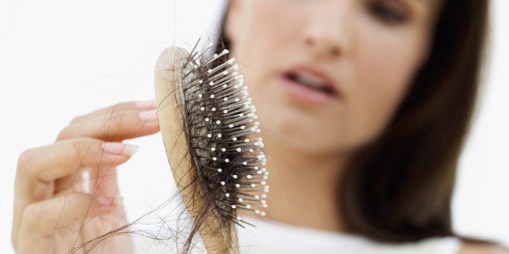 Rụng tóc nhiều phát sốc do 10 thói quen này