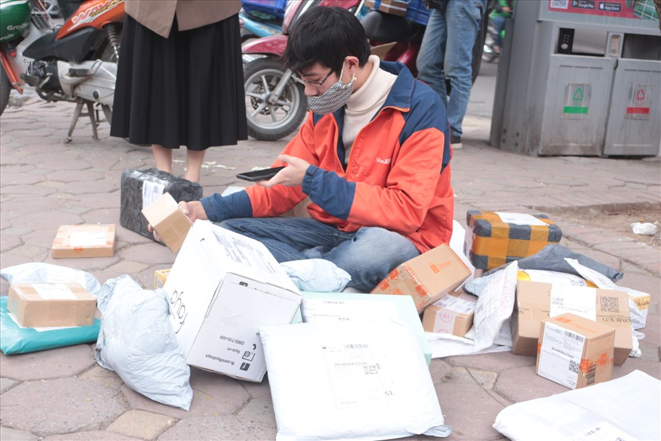 Ngóng shipper hơn ngóng người yêu, chủ kinh doanh quay cuồng xoay xở cận Tết