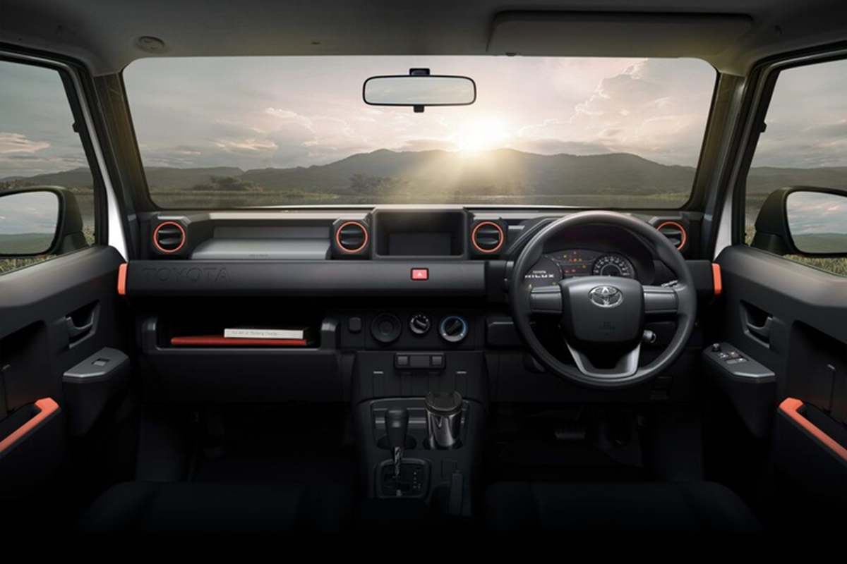 Cận cảnh Toyota Hilux Champ 2024 vừa ra mắt, giá từ 317 triệu đồng