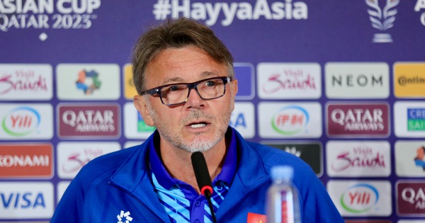 Tuyển Việt Nam thua Indonesia, HLV Troussier nói 'không hối tiếc'