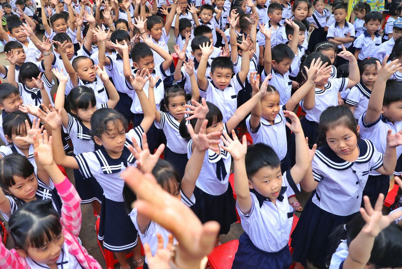 Sáng nay, hàng chục ngàn học sinh lớp 1 TP.HCM tựu trường