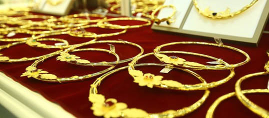 Giá vàng vẫn neo cao, nên mua loại vàng gì trong ngày vía Thần Tài?