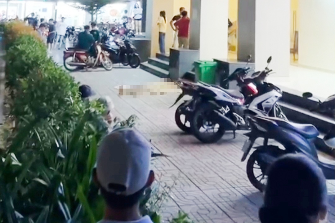 Bé gái 14 tuổi rơi từ tầng cao chung cư xuống đất