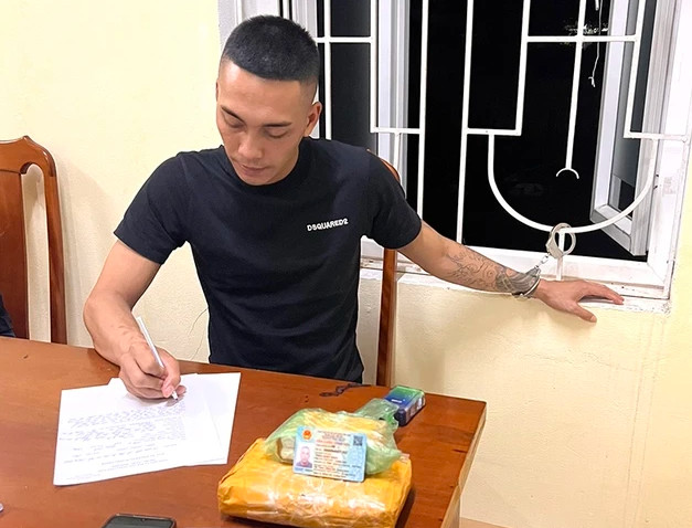 Quảng Bình: Nhiều lực lượng phối hợp bắt nghi phạm vận chuyển gần 8.000 viên ma túy