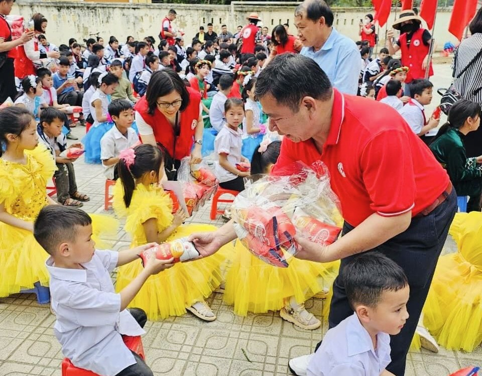 Hơn 10 tỷ đồng thực hiện các hoạt động nhân đạo từ thiện