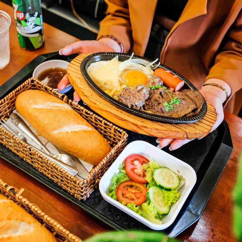 Bác sĩ nói gì về 'giờ ăn sáng tốt nhất'?