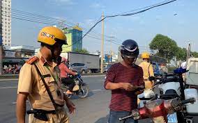 Nhiều tài xế 'bất ngờ' bị CSGT TP.HCM phạt trên đường Phạm Văn Đồng vì lỗi này
