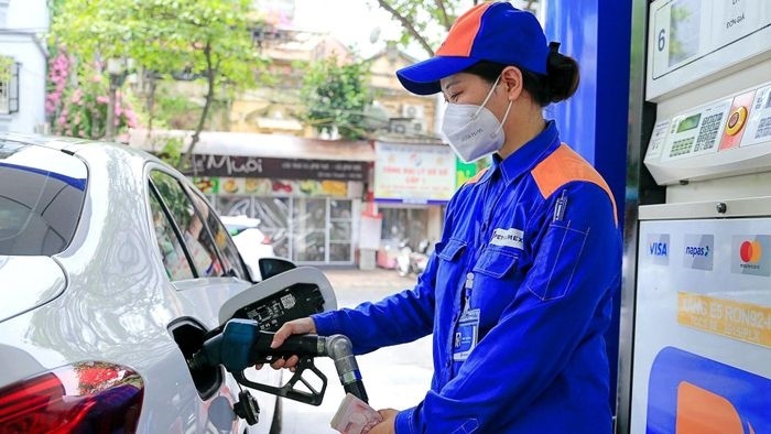 Giá xăng chiều nay dự báo giảm từ 300 – 500 đồng/lít