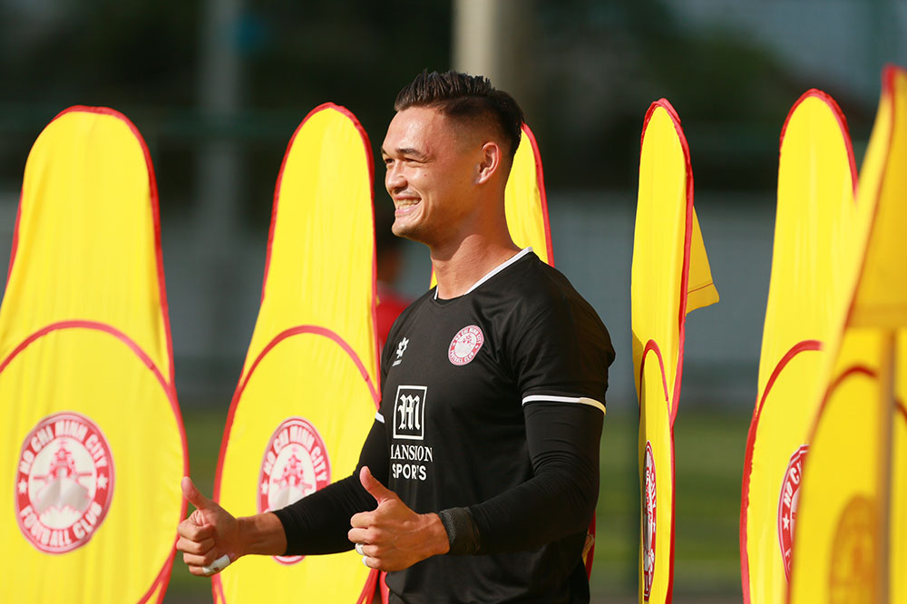 Vì sao thủ thành Patrik Lê Giang ở lại CLB TP HCM?