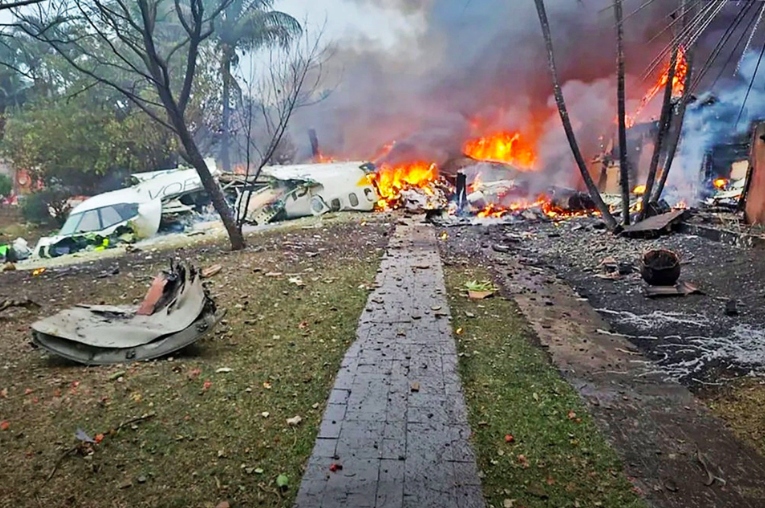 Rơi máy bay chở 61 người ở Brazil