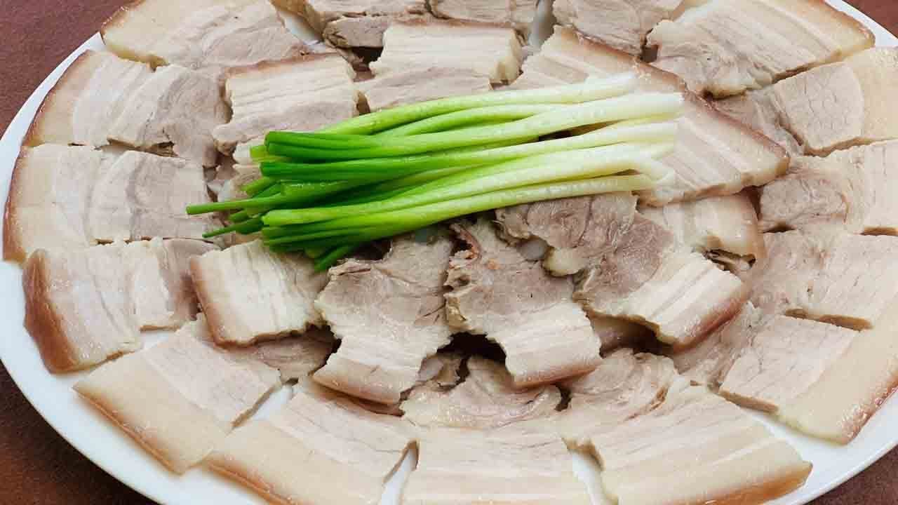 Mẹo luộc thịt thăn không bị khô