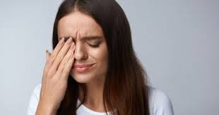 Những thói quen gây hại cho mắt