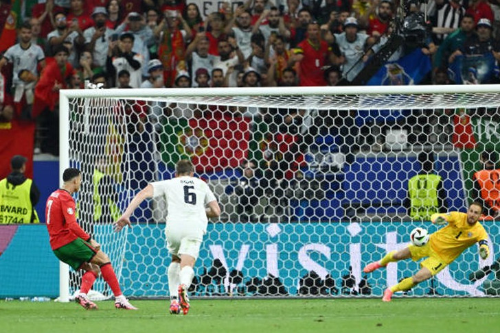 bóng đá Bồ Đào Nha - Slovenia: Điểm nhấn Ronaldo, 