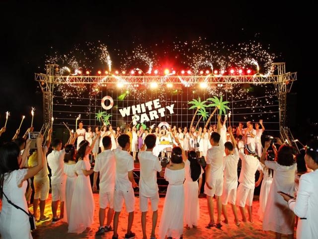 TIỆC TẤT NIÊN & TÂN NIÊN SANG TRỌNG TẠI CÔNG TY – ĐẲNG CẤP, CHUYÊN NGHIỆP VÀ ẤN TƯỢNG