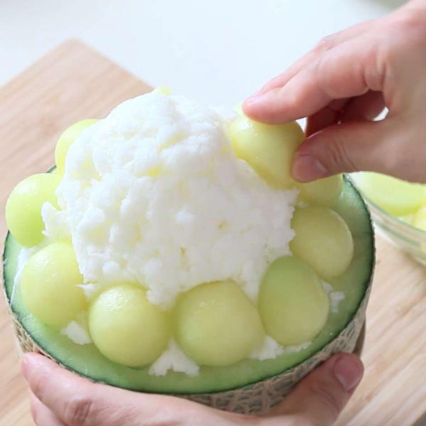 Món bingsu dưa lưới mát lạnh mùa hè