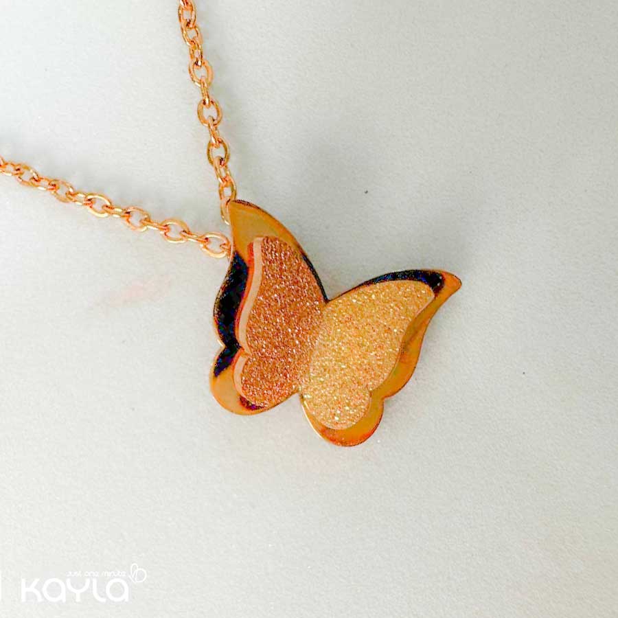 Mặt dây chuyền sở hữu đường nét tinh xảo kiểu dáng độc đáo và chất liệu mạ vàng cao cấp