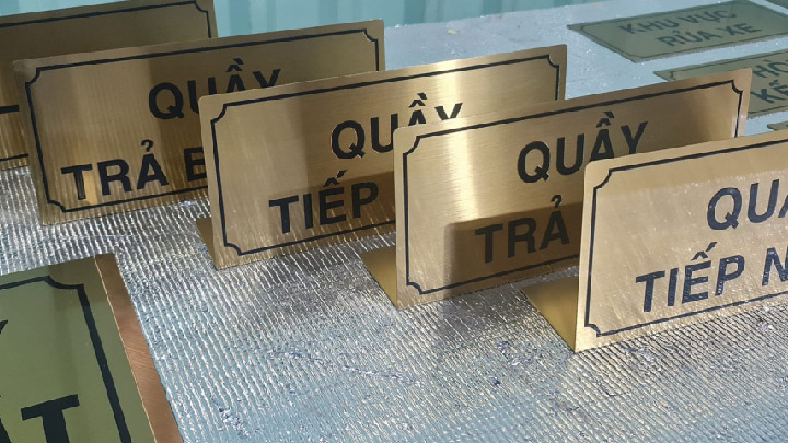Khắc bảng tên inox - Dịch vụ chuyên nghiệp, chất lượng cao tại S-House Decor