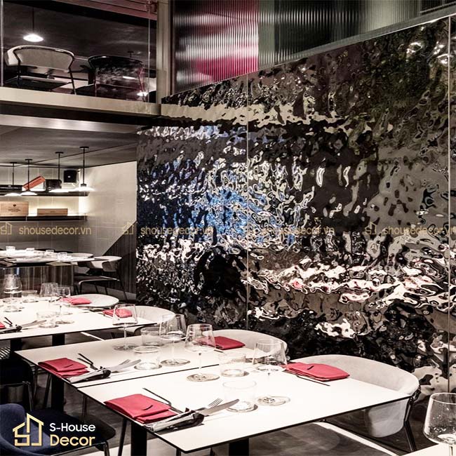 TÌM HIỂU VỀ TRẦN SÓNG INOX ĐÃ GIÚP NHỮNG GÌ TRONG TRANG TRÍ NỘI THẤT GIA ĐÌNH