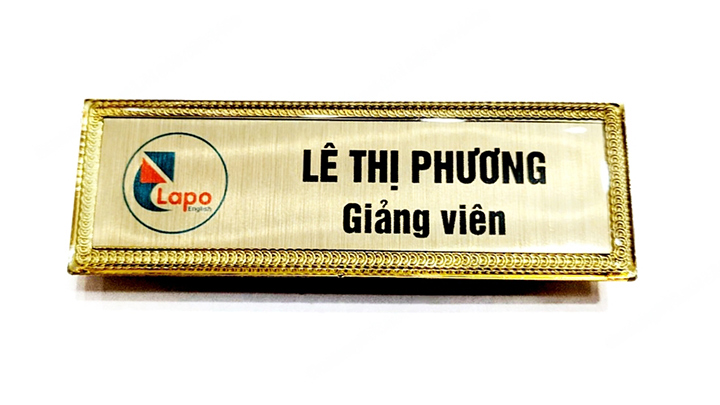 Nên chọn loại bảng tên nhân viên có giá cả và độ bền phù hợp với số lượng và thời gian sử dụng