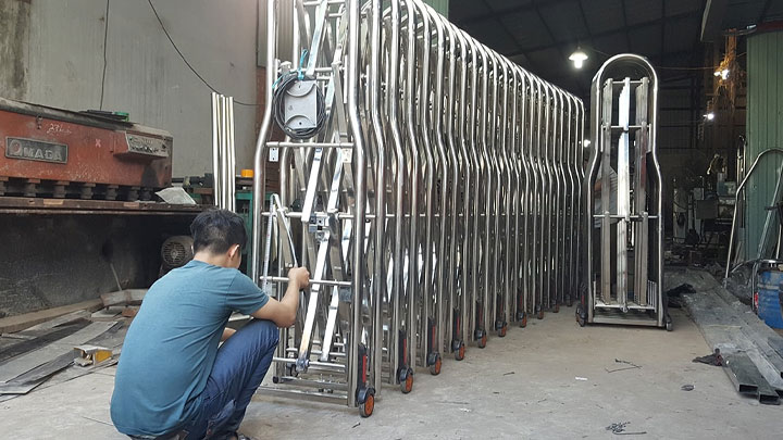 Chi phí nhân công bao gồm chi phí lương, bảo hiểm, phụ cấp,...