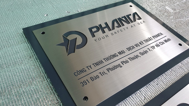 Mẫu 9 - Biển công ty kỹ thuật Phanta inox trắng 