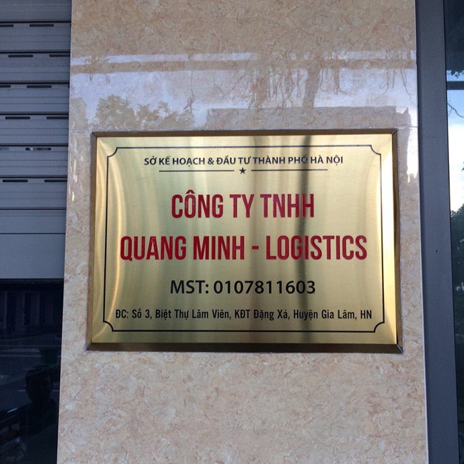 Mẫu 2 - Biển công ty Quang Minh Logistic inox vàng