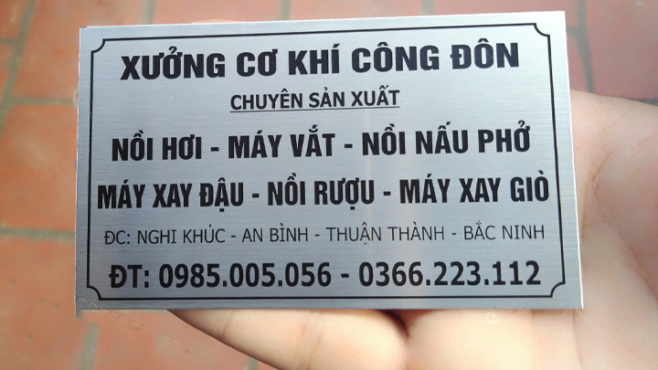 Biển inox xước trắng