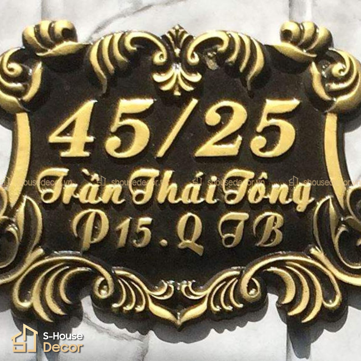 Biển số nhà màu đồng phù hợp với phong cách cổ điển