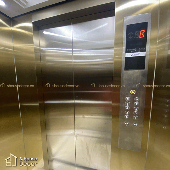 Cabin thang máy ánh kim – điểm nhấn nội thất cao cấp.
