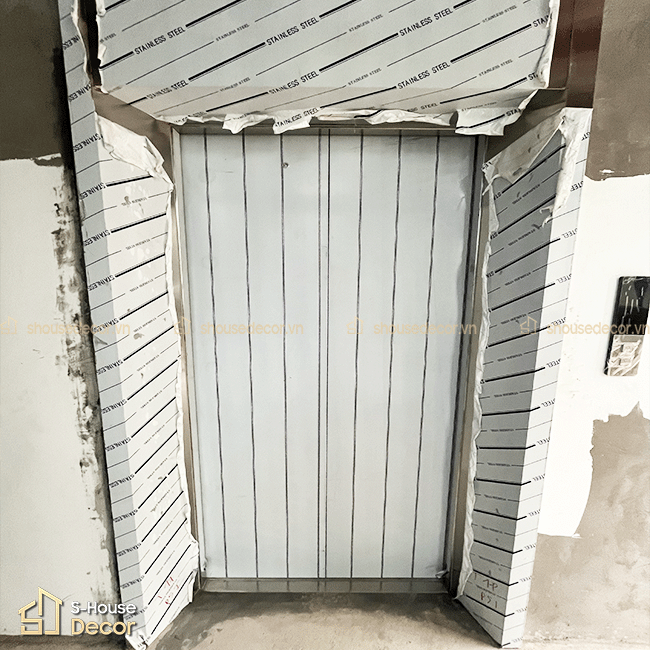 Chi tiết bề mặt inox 304 mang lại cảm giác sạch và hiện đại.