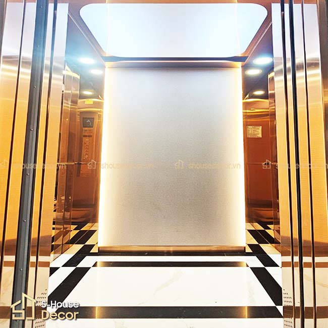 khong-gian-thang-may-co-hieu-ung-chieu-sau-tu-inox-ket-hop-voi-den-led-va-mica