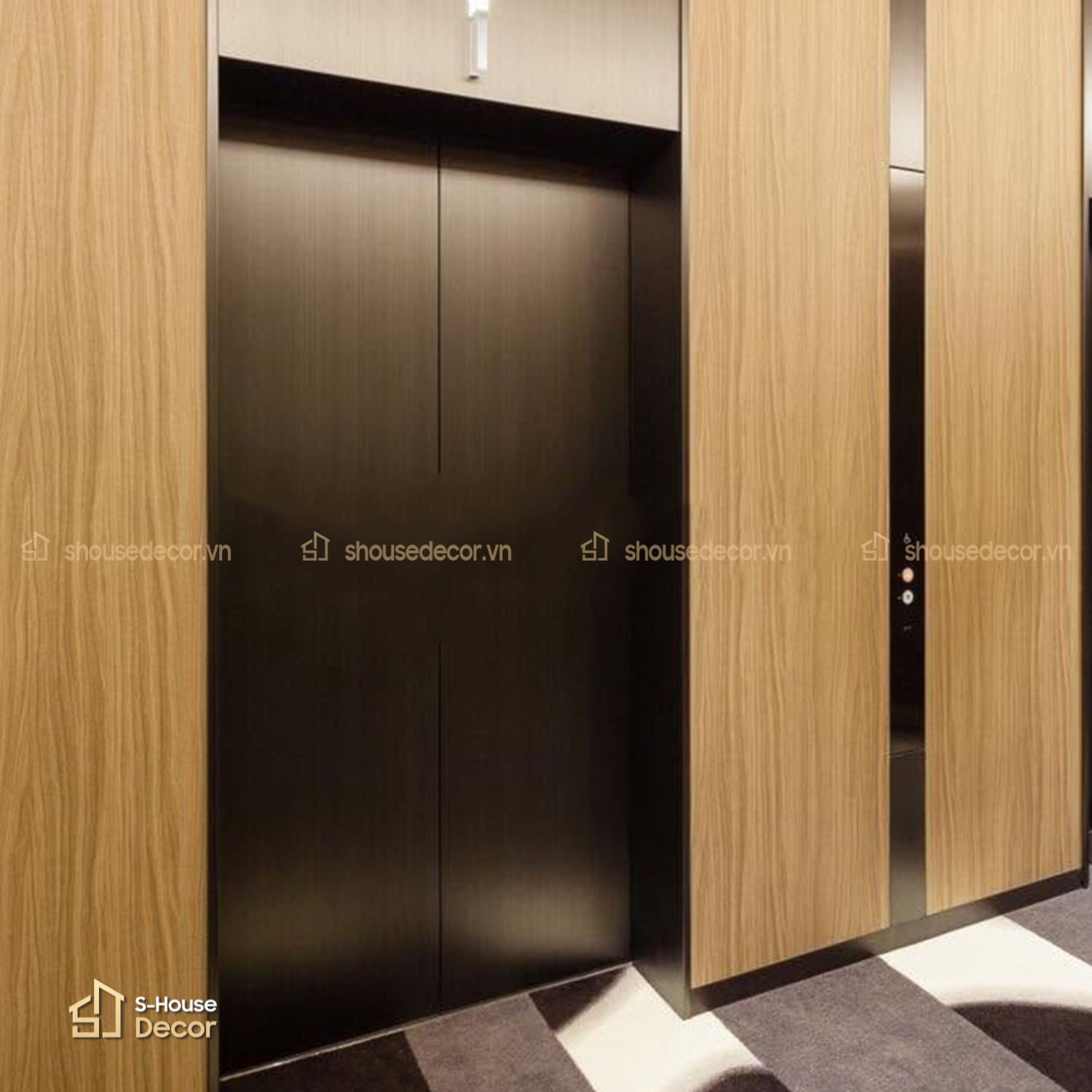 Decal cửa thang máy