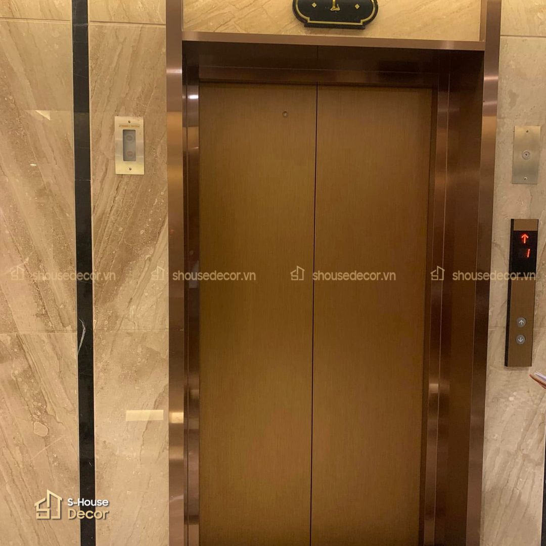 Decal thang máy inox gương nổi bật, độc đáo