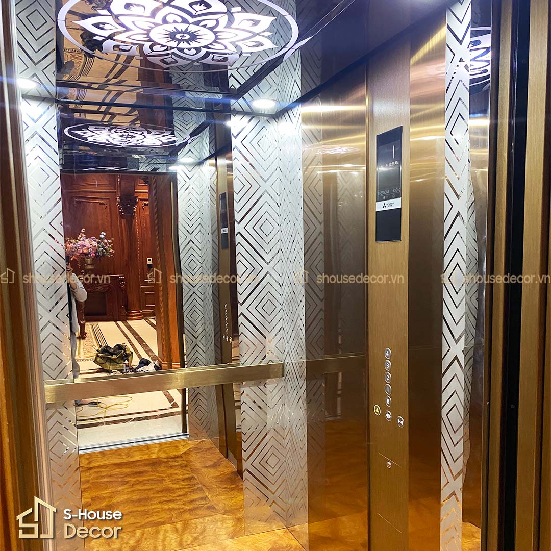 Trang trí cabin thang máy với trần inox gương CNC 