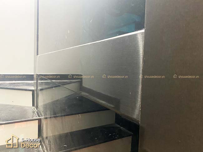 Inox 304, đen xước, dày 1mm sang trọng, hiện đại