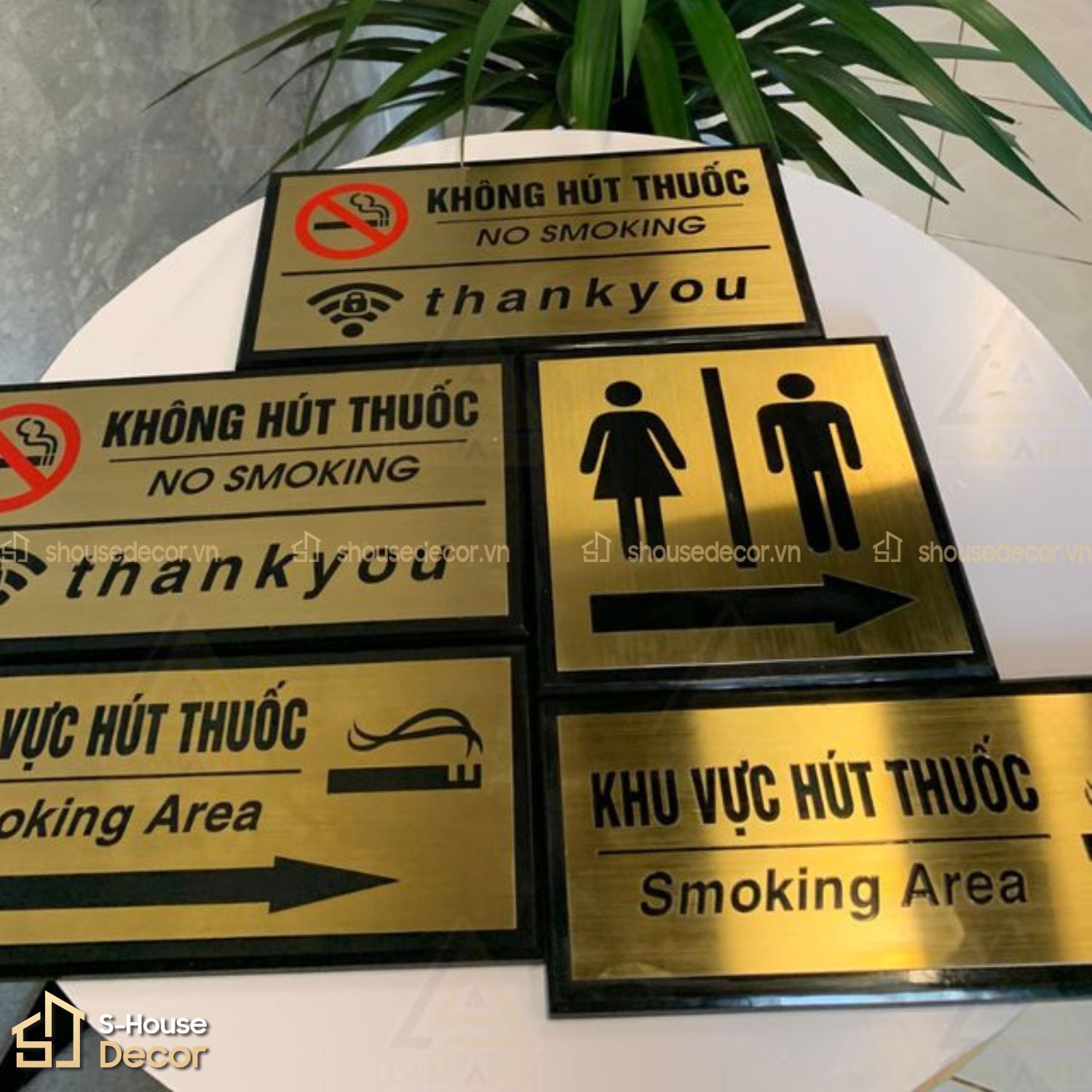 Biển thông báo được làm bằng inox vàng tại S-House Decor