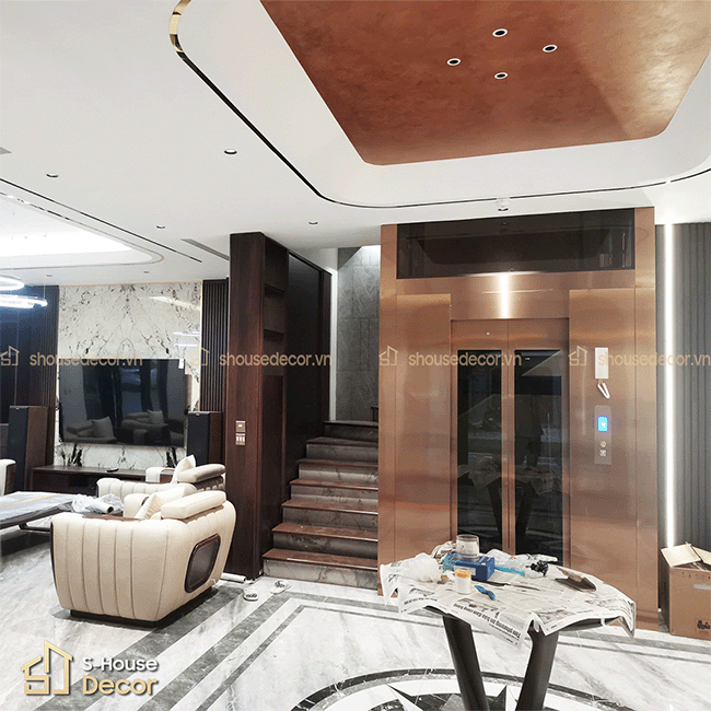 Khu vực thang máy hoàn thiện trang trí inox 