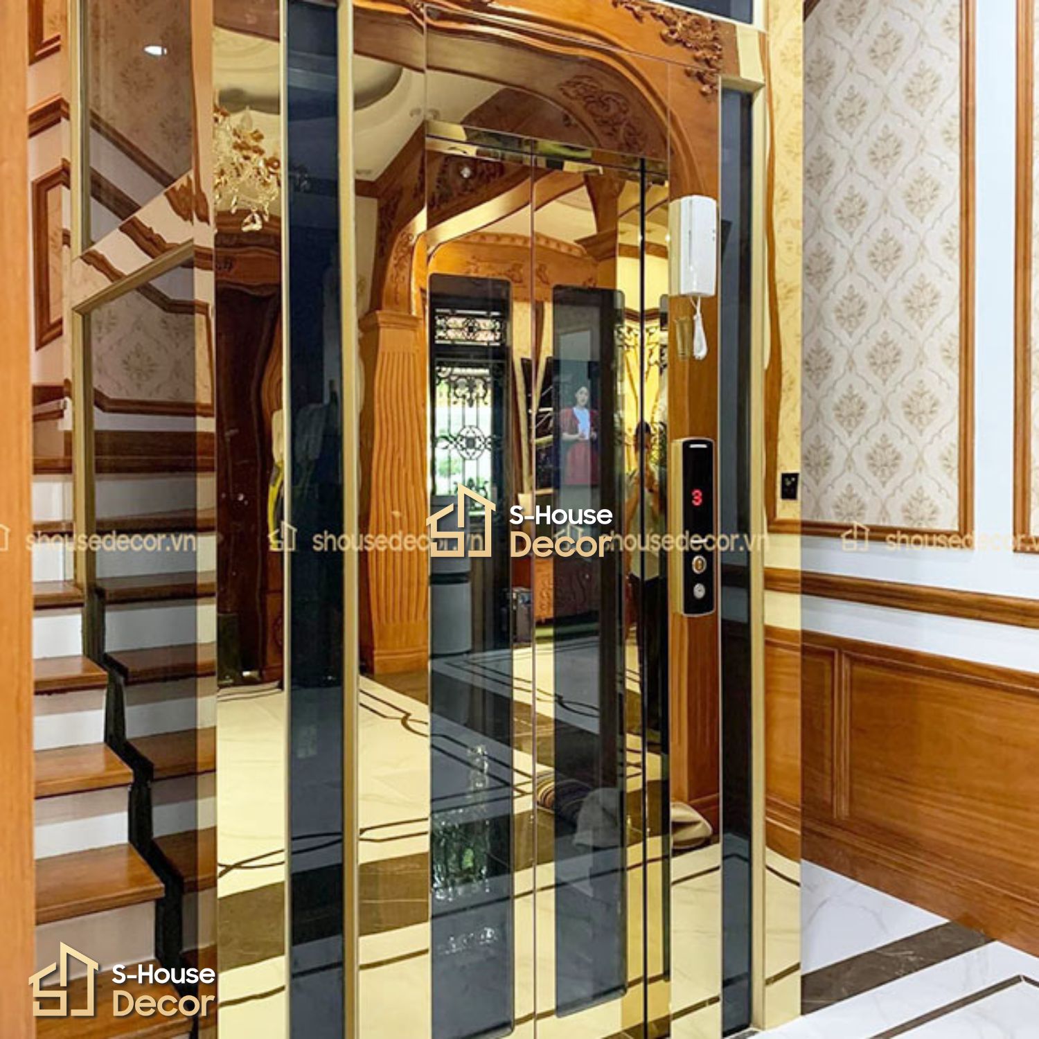 Mẫu trang trí thang máy đẹp tại S-House Decor inox 304 vàng gương
