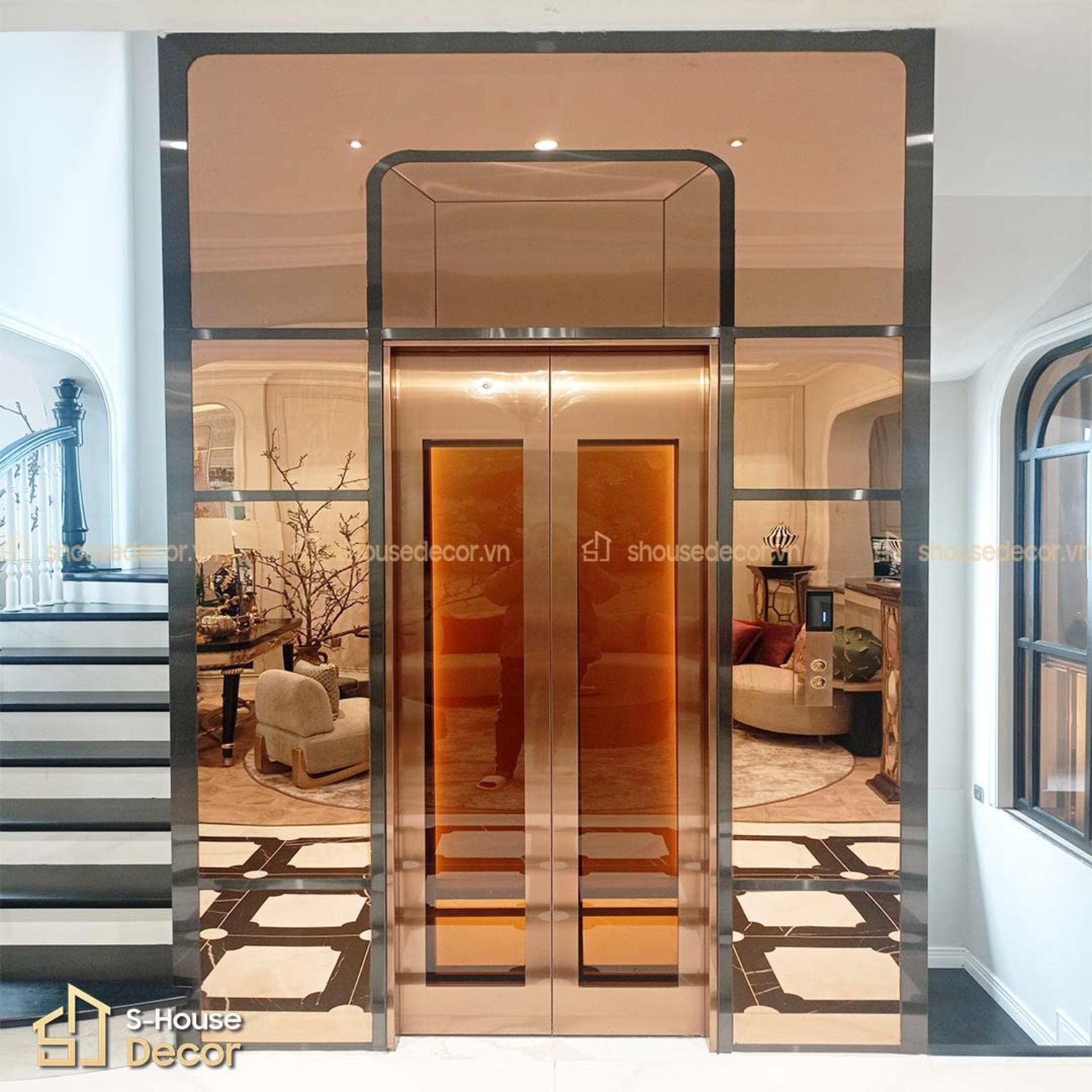 Mẫu trang trí thang máy đẹp tại S-House Decor inox 304 đen, đồng, kính