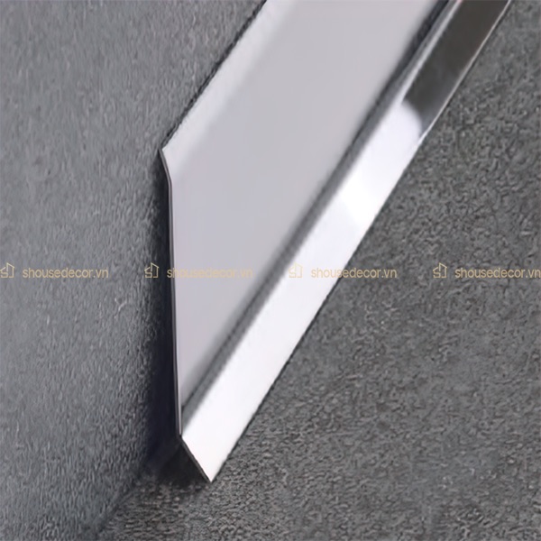 Nẹp len chân tường bằng inox 304 có độ bền cao
