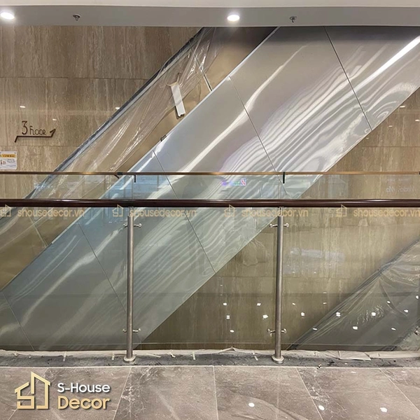 Công trình thực tế ốp inox thang cuốn tại S-House Decor