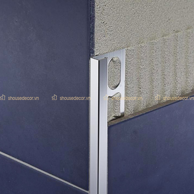 Thanh nẹp inox chữ C có chất liệu chính là inox 201 hoặc inox 304