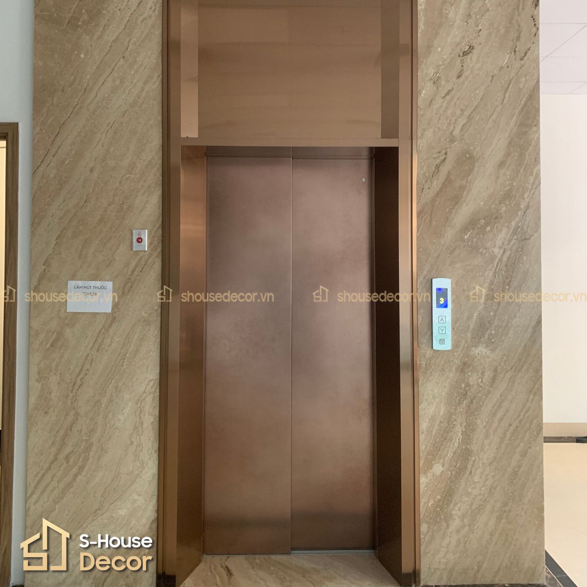 Thi công ốp inox thang máy hạng mục Ốp khung bao bản rộng tại S-House Decor
