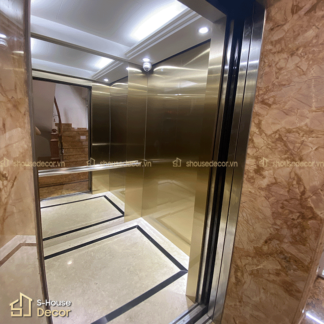Thi công cabin thang máy inox trắng gương &amp; vàng champagne.