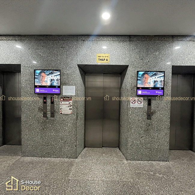 Tổng thể khu vực trang trí thang máy sau khi hoàn thiện bởi S-House Decor.