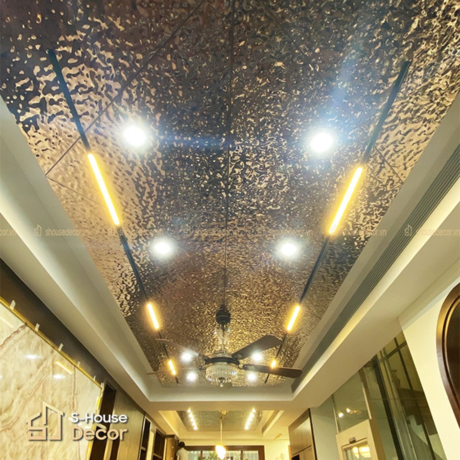 Dự án trang trí trần inox sóng nước công trình nhà dân tại S-House Decor
