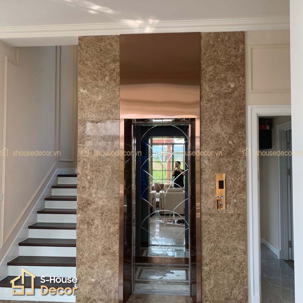 Tổng thể hoàn thiện thi công trang trí cabin thang máy tại S-House Decor